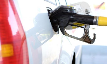 Cheiro de combustível dentro do carro? Cuidado!