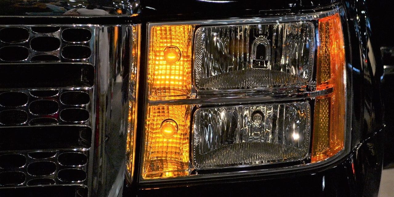 Dicas incríveis para limpar e conservar o farol do carro