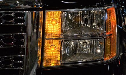 Dicas incríveis para limpar e conservar o farol do carro